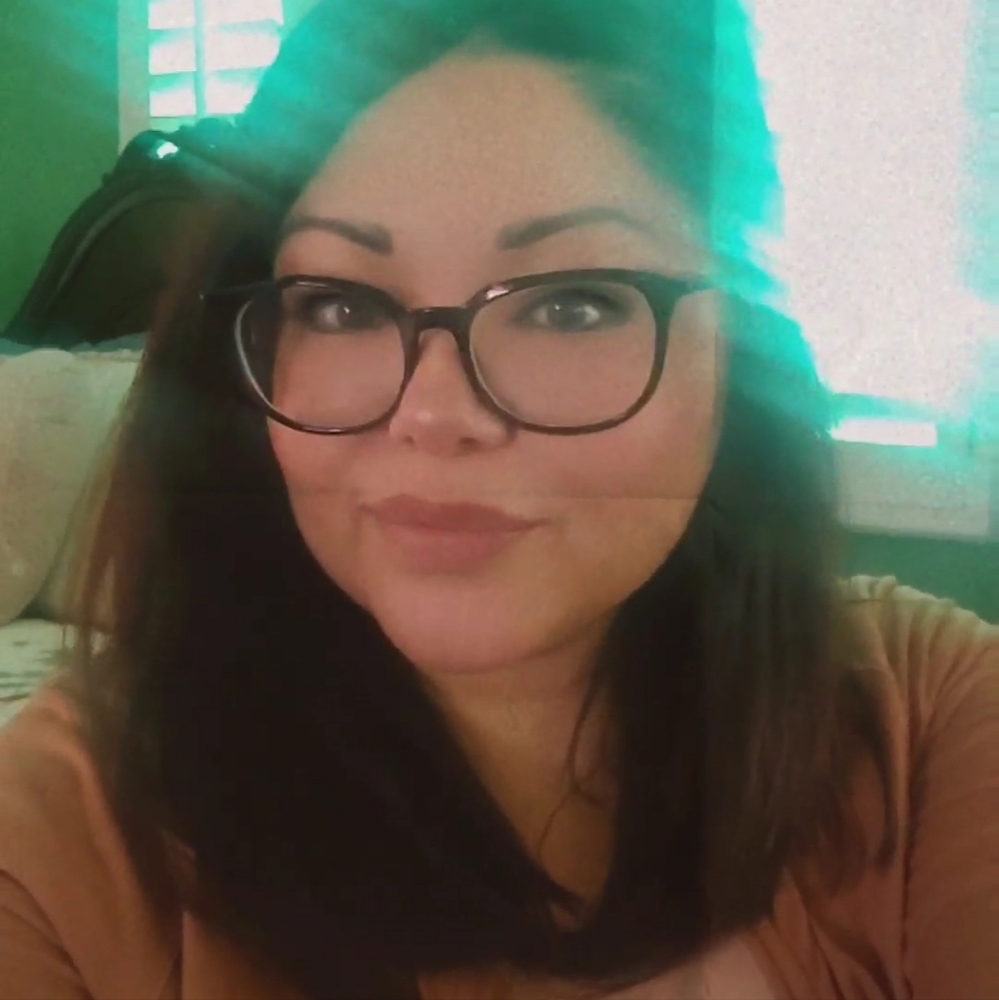 Meet your Posher, Lorie